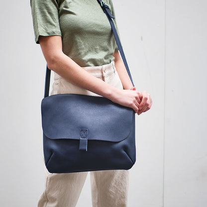 Schultertasche, Back Yard, Ink Blue